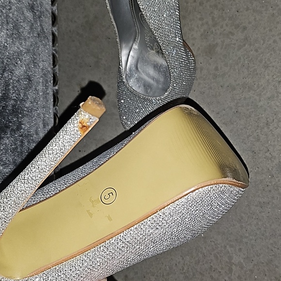 Silver Glitter Closed Platform Heels size 5 - Picture 6 of 6